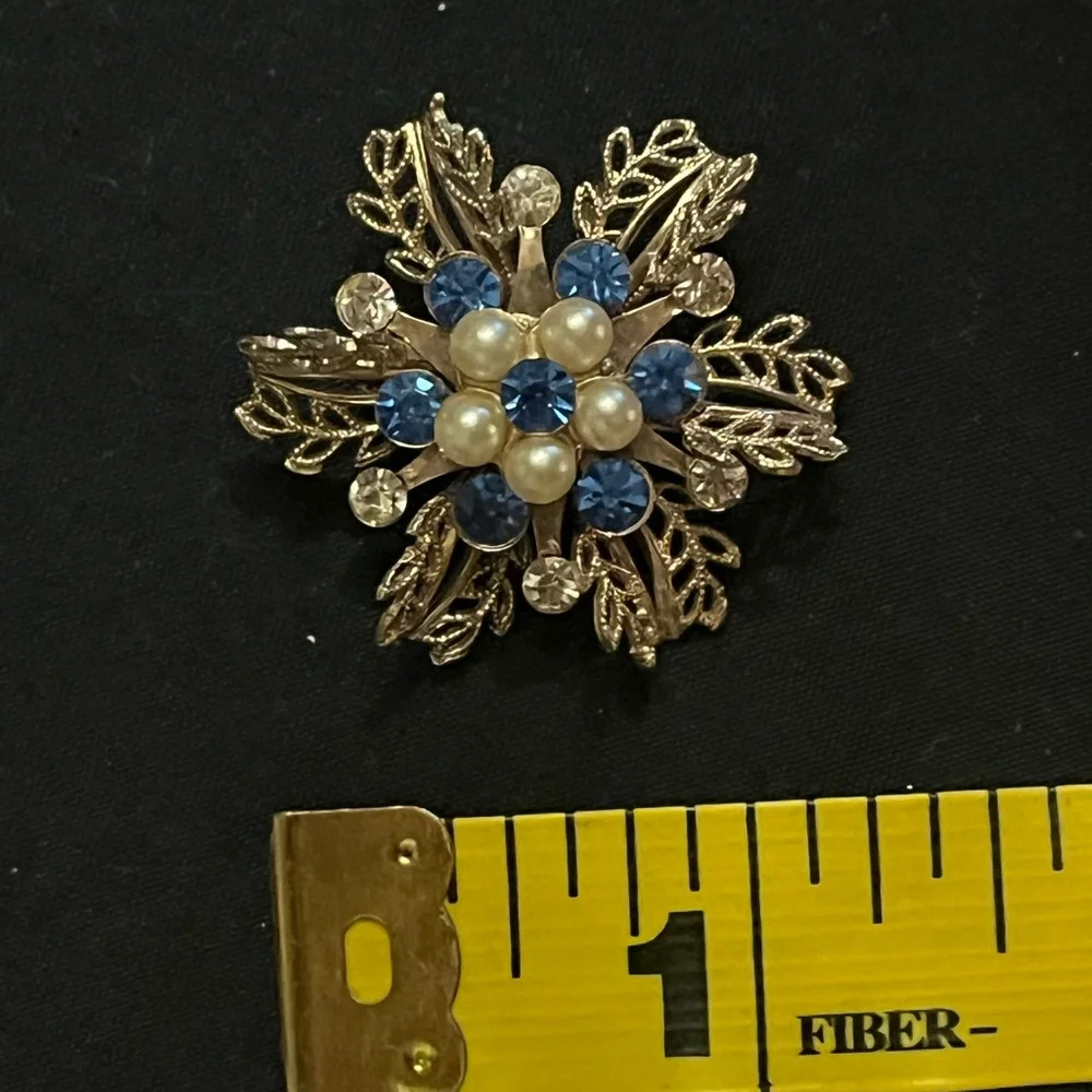 Vintage Gold Tone Snowflake Starburst Brooch Blue and Clear rhinestones